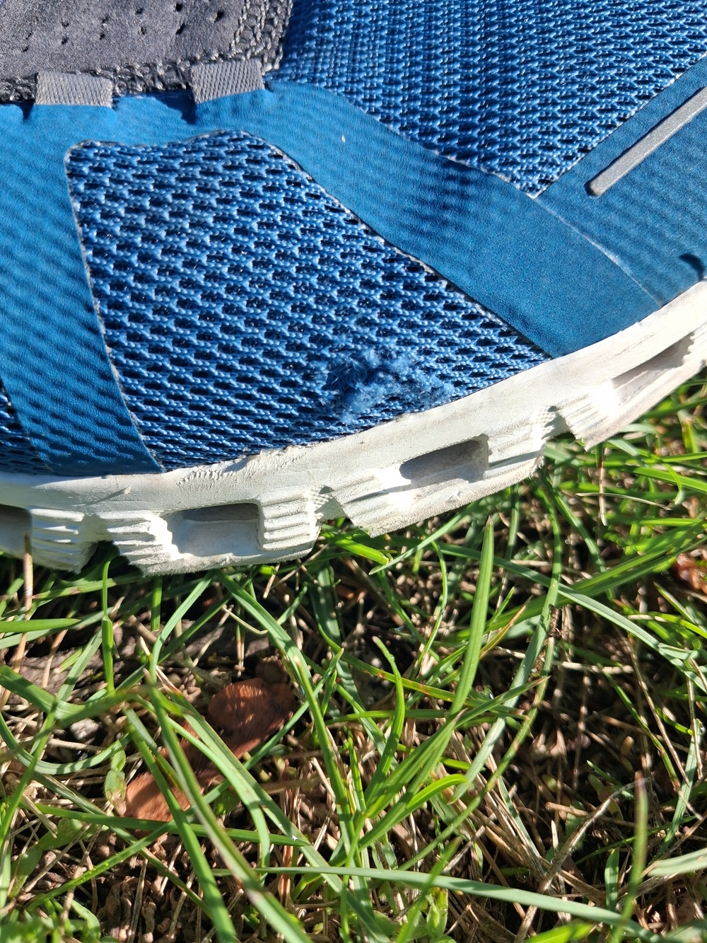 On Running Men’s Athletic Sneakers in Blue and White - Picture 7 of 7